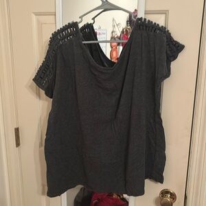 Off the shoulder, Tshirt